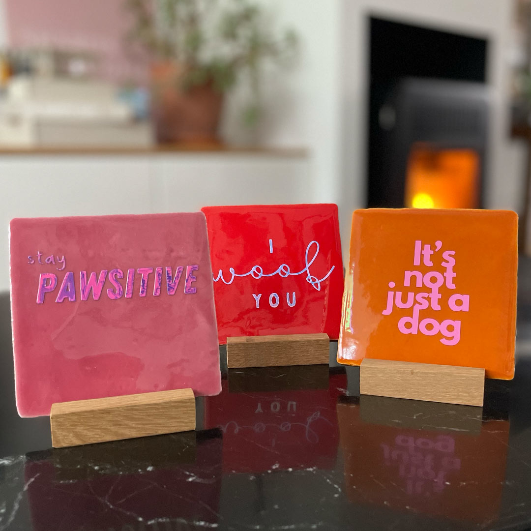 Neusje van Geusje - Quote Tegel - Stay Pawsitive