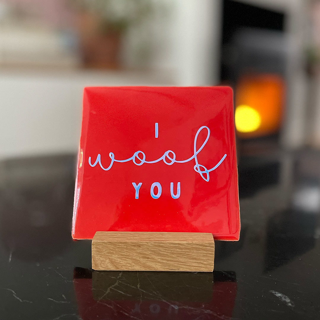 Neusje van Geusje - Quote Tegel - I Woof You