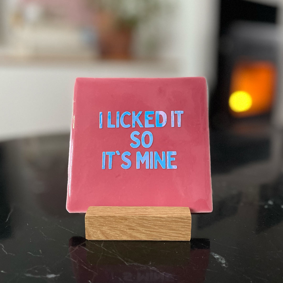 Neusje van Geusje - Quote Tegel - I licked it so it's mine