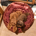 DOGGUO - Ethnic ronde hondenmand - Bordeaux/Peach
