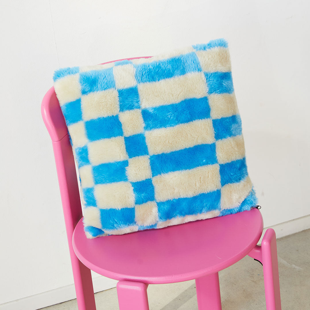 DOGGUO - Block fluffy cushion - blue / beige - 50 x 50 cm