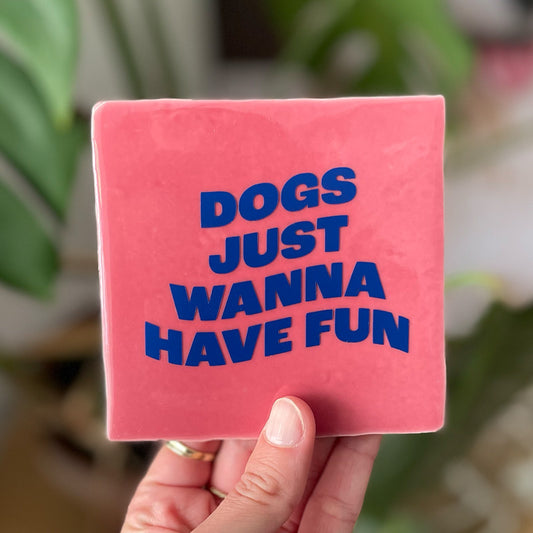 Quote Tegel - Dogs just wanna have fun - 10 x 10 cm