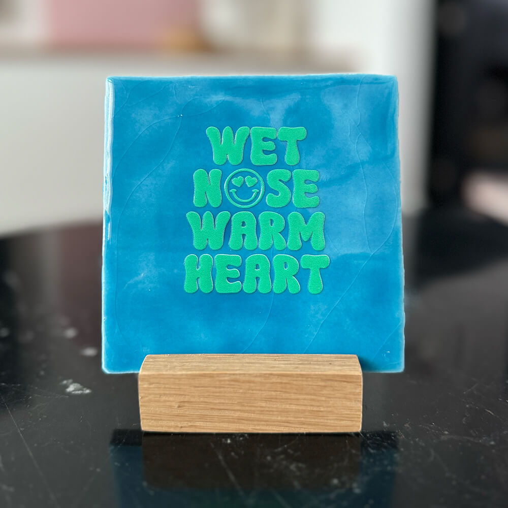 Neusje van Geusje - Quote Tegel - Wet nose warm heart - 10x10 cm