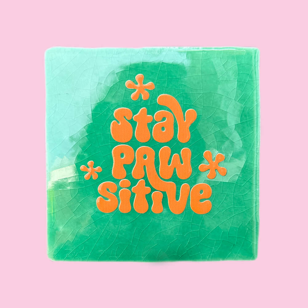 Neusje van Geusje - Quote Tegel - Stay Pawsitive - 10x10 cm