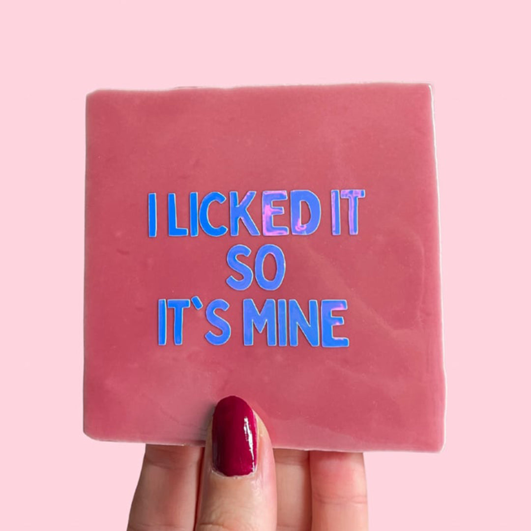 Neusje van Geusje - Quote Tegel - I licked it so it's mine